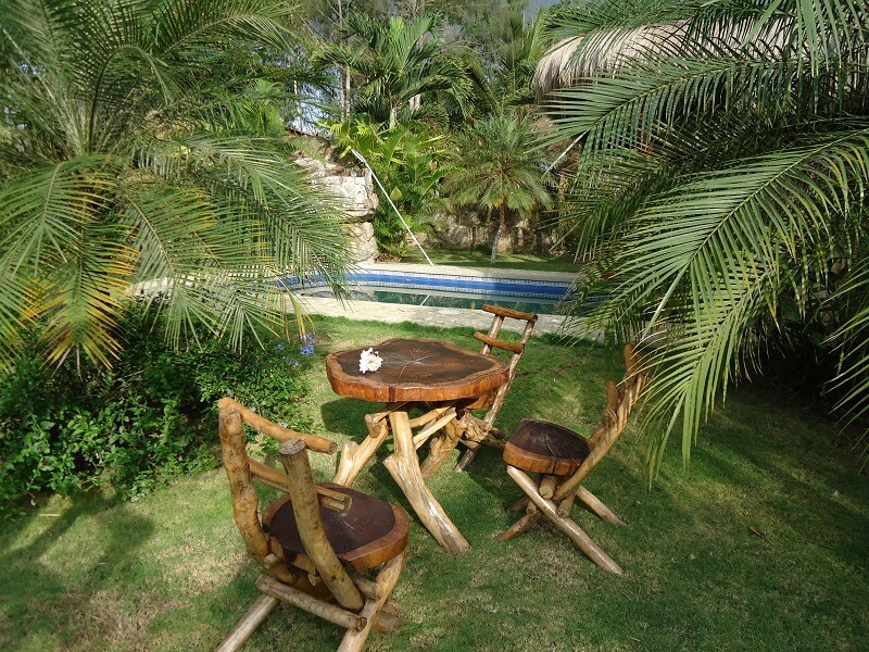 Stuhl und Tisch am Pool, Hacienda El Dorado
